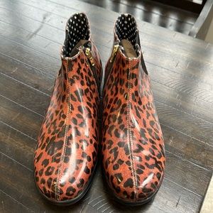 Beautiful leopard Alegria ankle boots zip up women’s 11